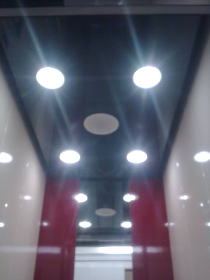 Iluminación LED en ascensor